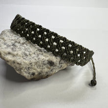 Load image into Gallery viewer, Celtic Macramé Bracelet
