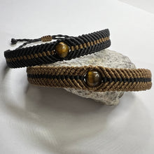 Load image into Gallery viewer, Symmetric Macramé Bracelet
